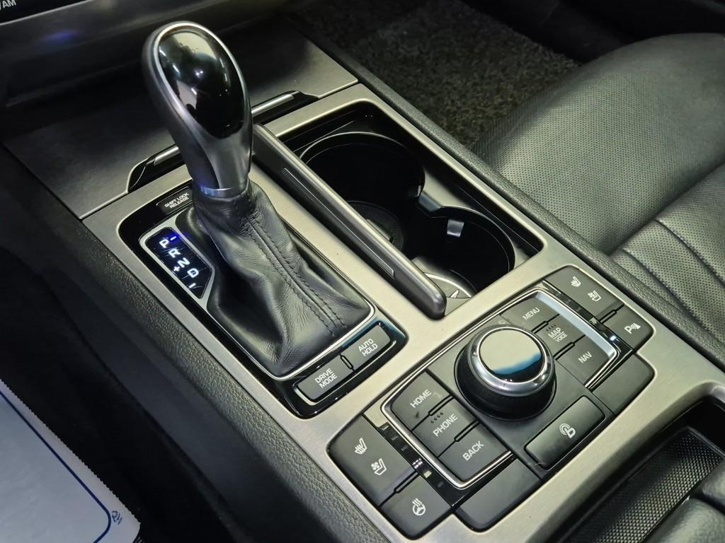 HYUNDAI Genesis - Vista 8