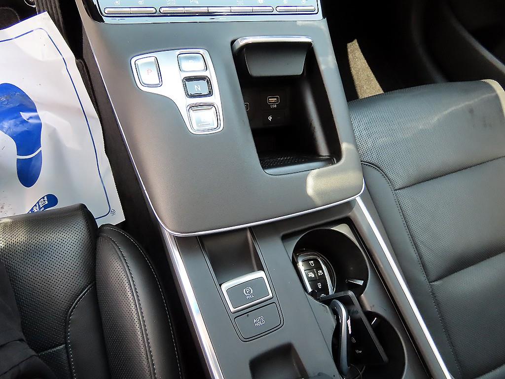 HYUNDAI Grandeur - Vista 11