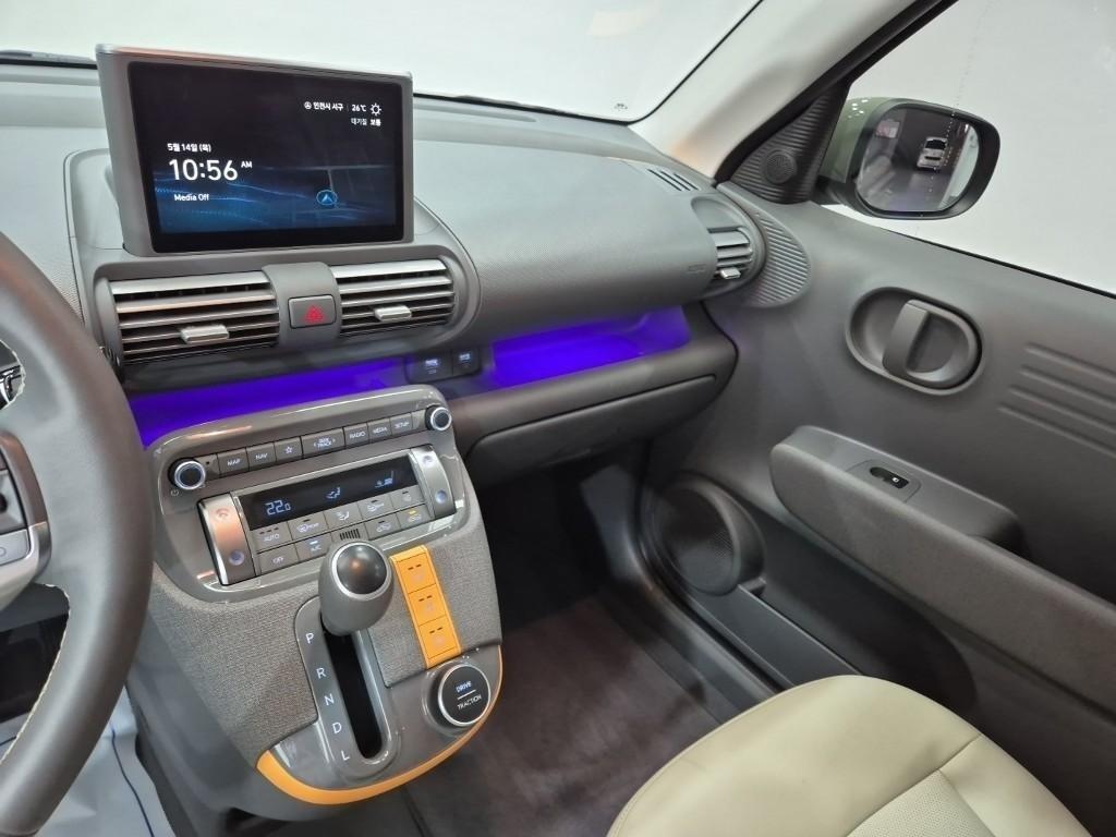 HYUNDAI Casper - Vista 10
