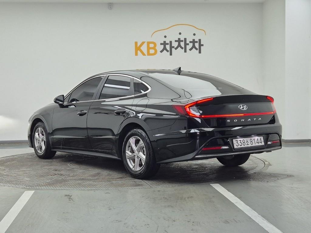 HYUNDAI Sonata - Vista 3
