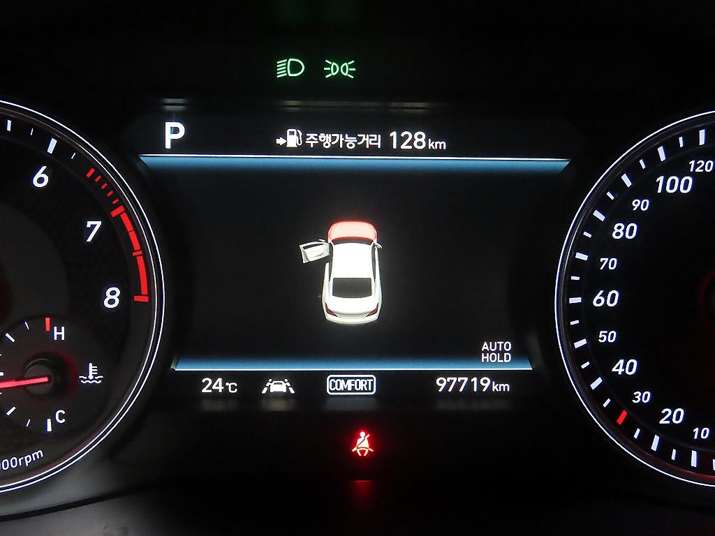 Genesis G70 - Vista 9