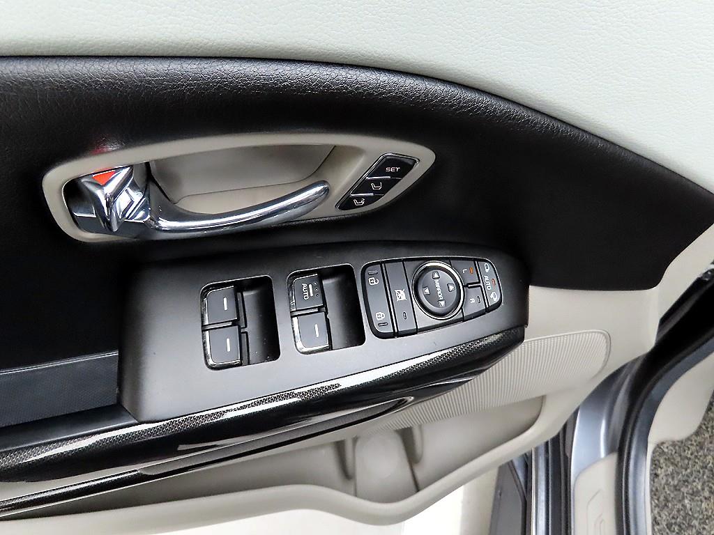 KIA Carnival - Vista 11