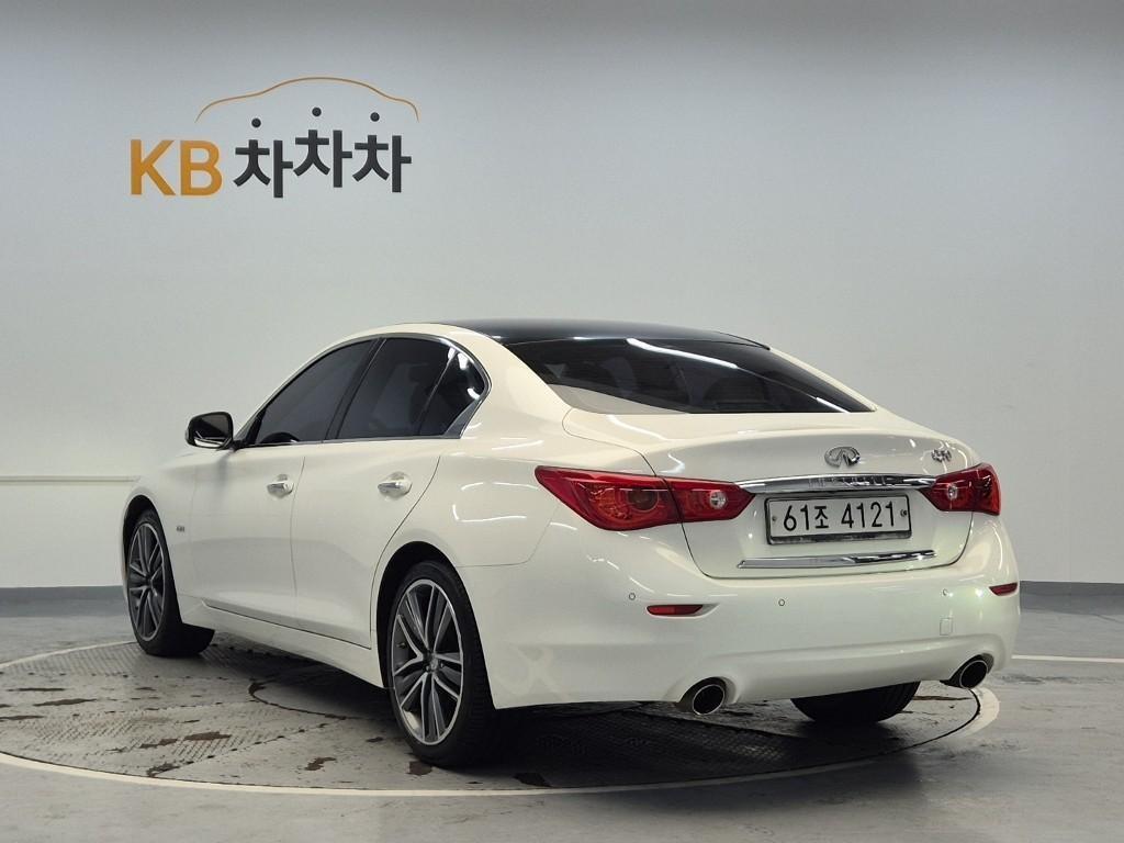 Infiniti Q - Vista 4