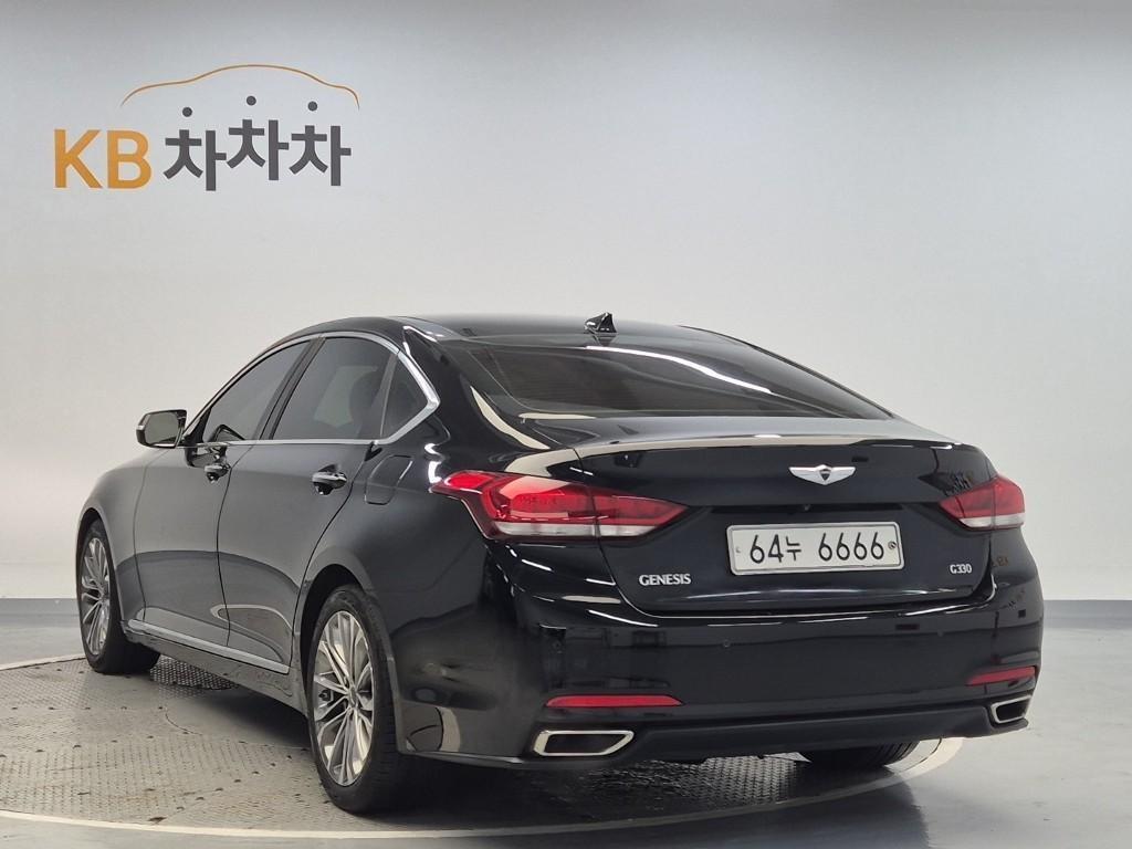 HYUNDAI Genesis - Vista 2