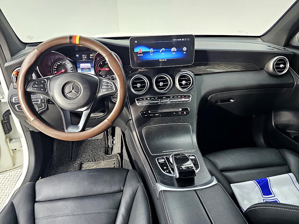 Mercedes Benz GLC Class - Vista 5