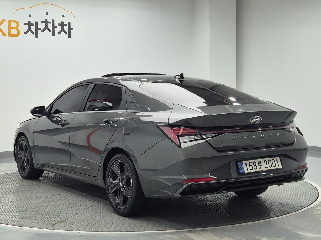 HYUNDAI Avante - Vista 2