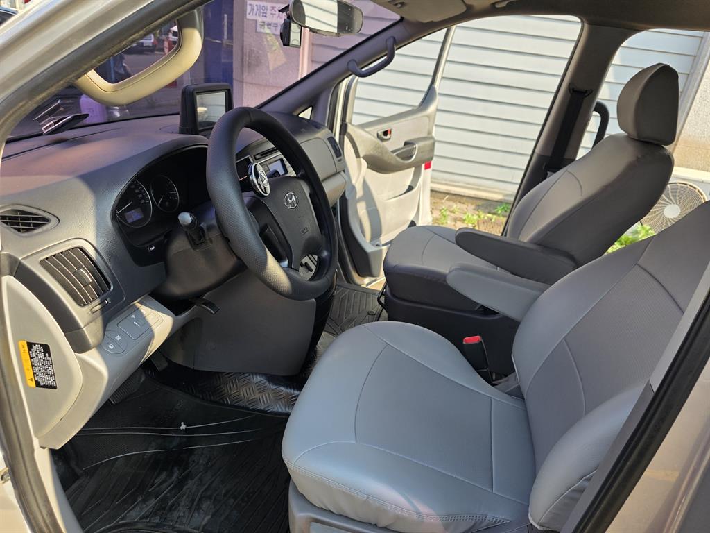 HYUNDAI Starex - Vista 10