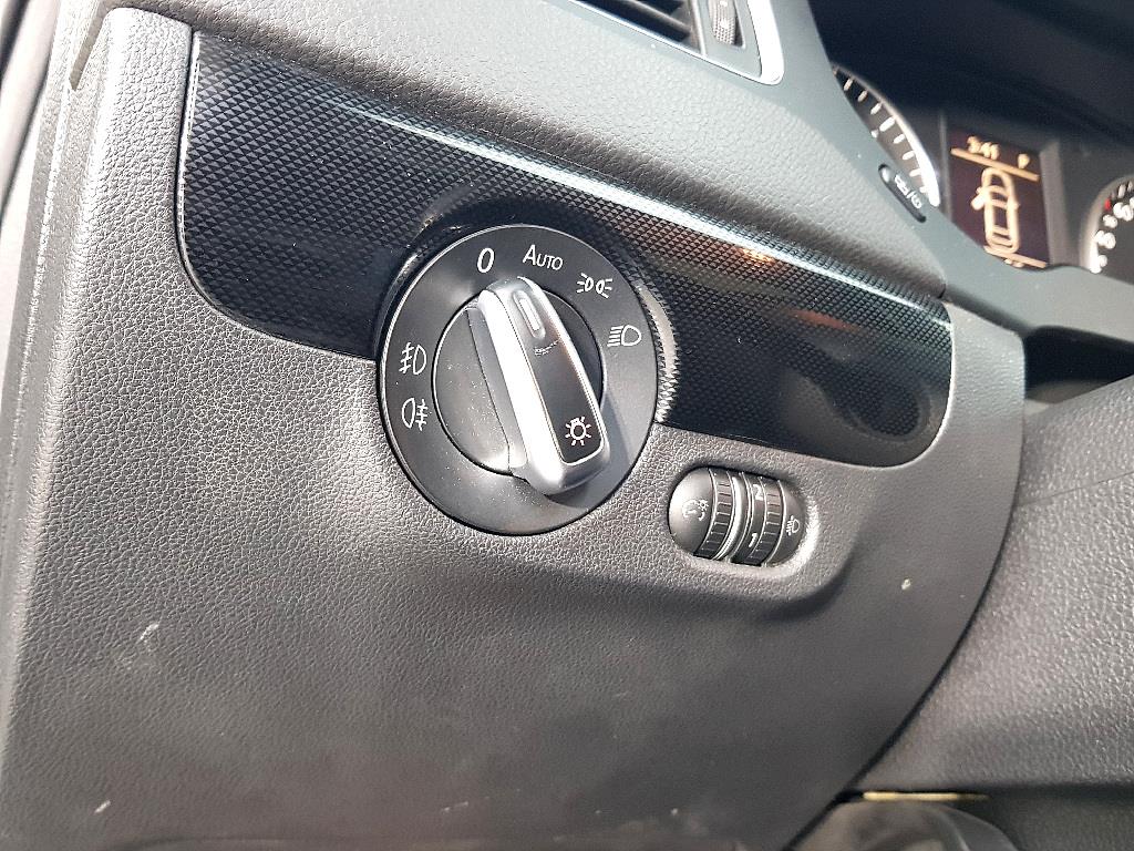 Volkswagen Jetta - Vista 11