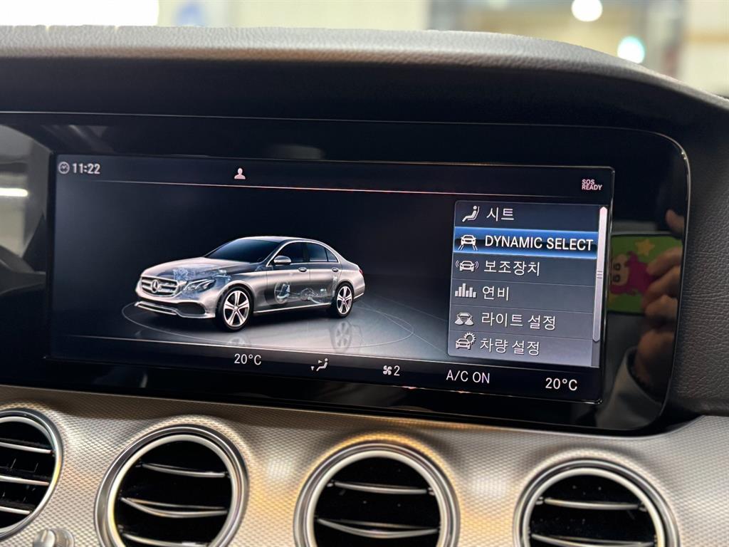 Mercedes Benz E class - Vista 9