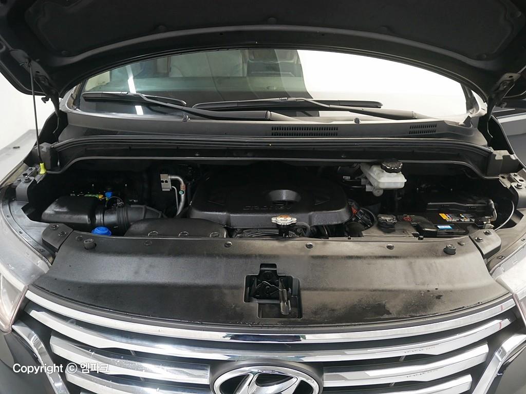 HYUNDAI Starex - Vista 5