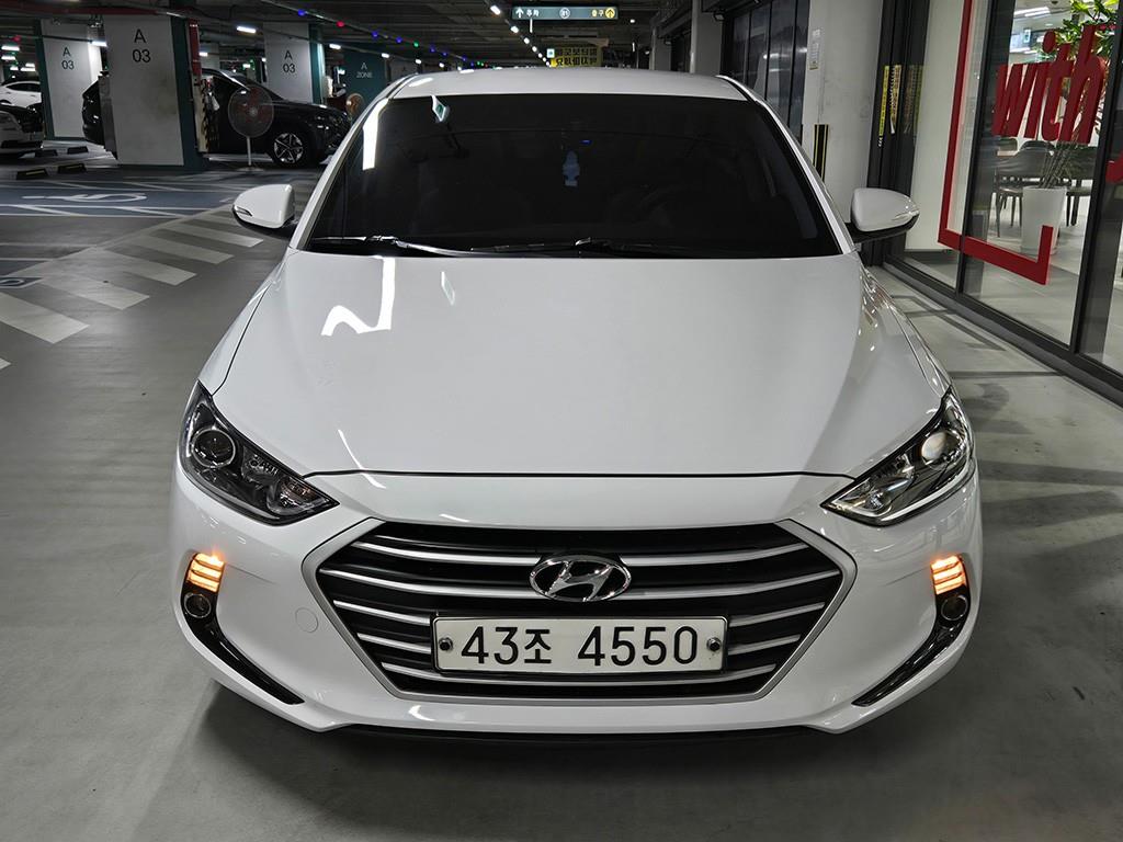 HYUNDAI Avante - Vista 2