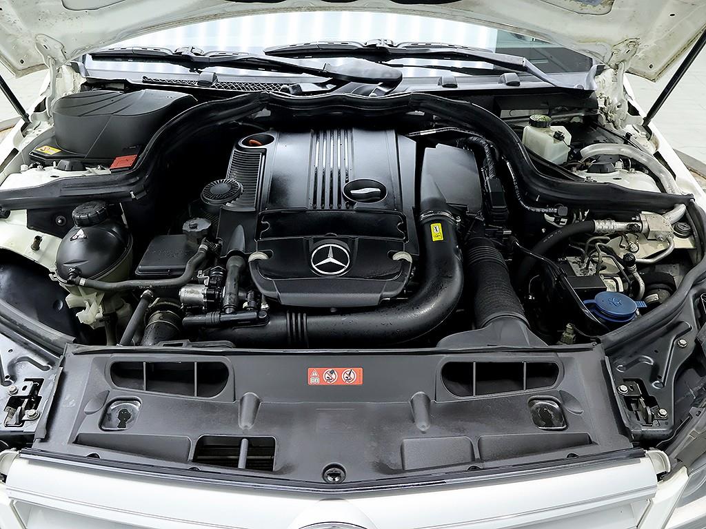 Mercedes Benz C Class 2013 Blanco - Importación desde Corea - HF Imports Iquique - Foto 7