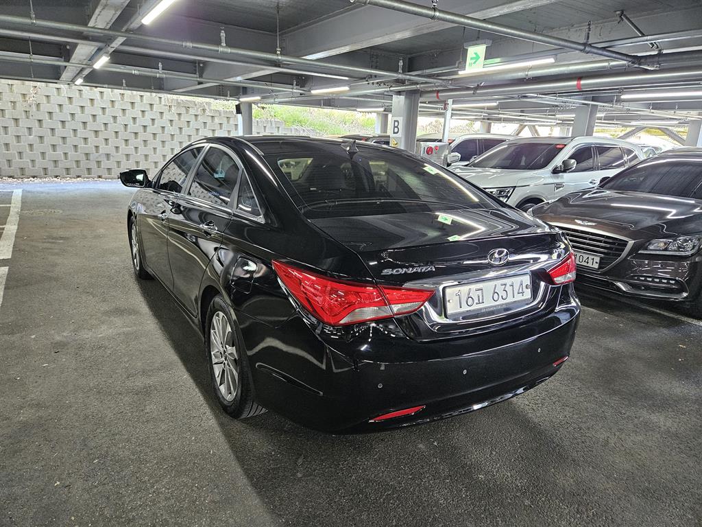 HYUNDAI Sonata - Vista 4