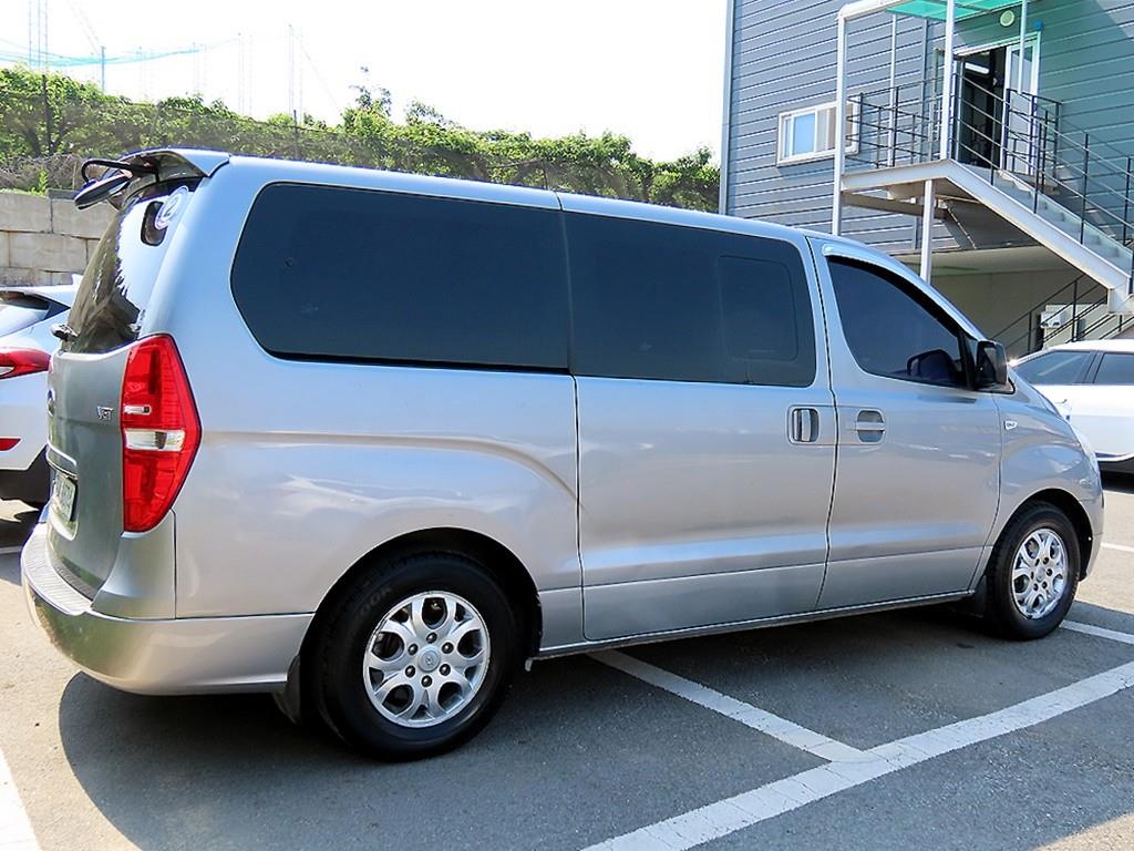 HYUNDAI Starex - Vista 3
