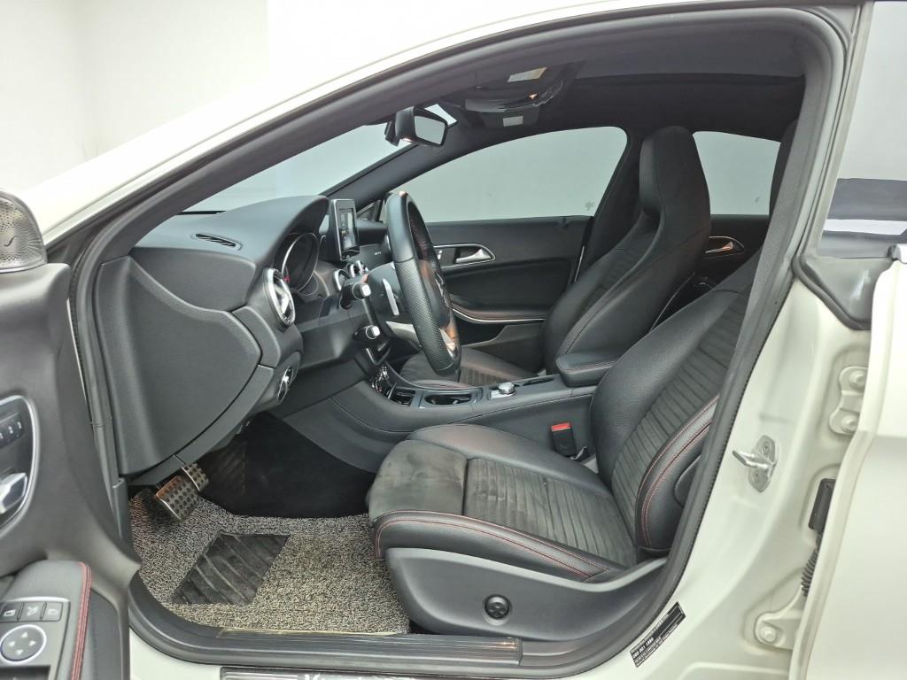 Mercedes Benz CLA Class - Vista 11