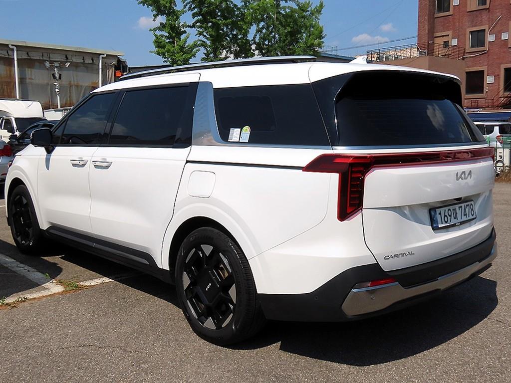 KIA Carnival - Vista 3
