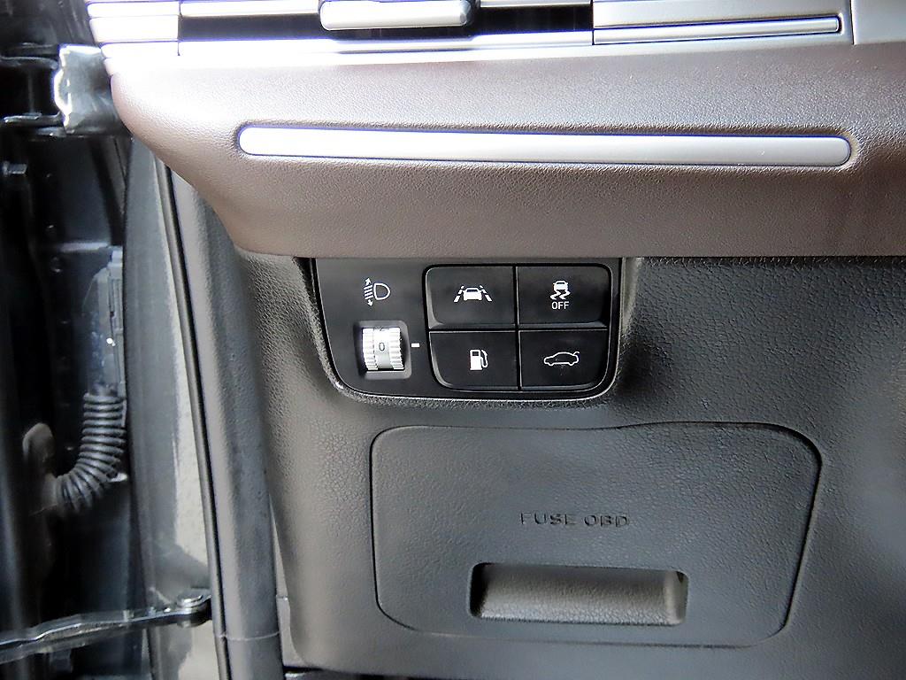 HYUNDAI Grandeur - Vista 12