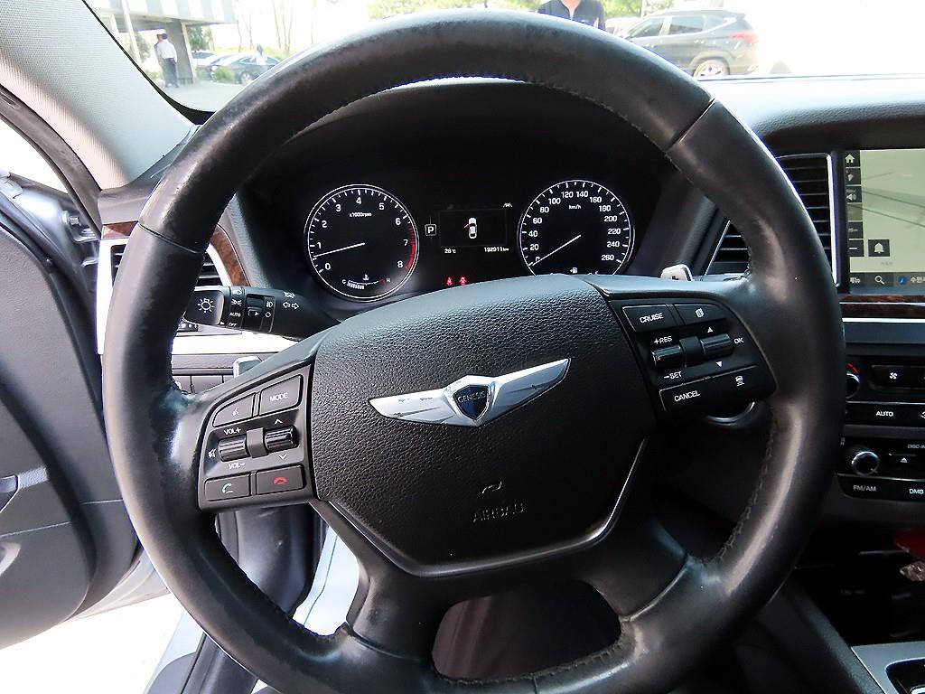 HYUNDAI Genesis - Vista 8