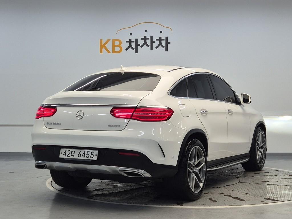 Mercedes Benz GLE Class - Vista 3