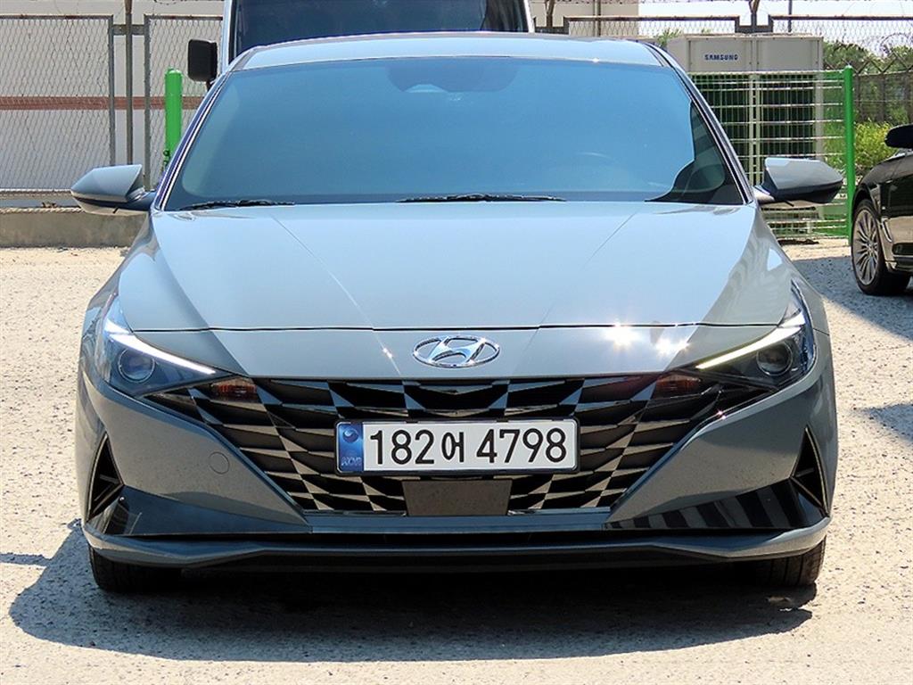 HYUNDAI Avante - Vista 2