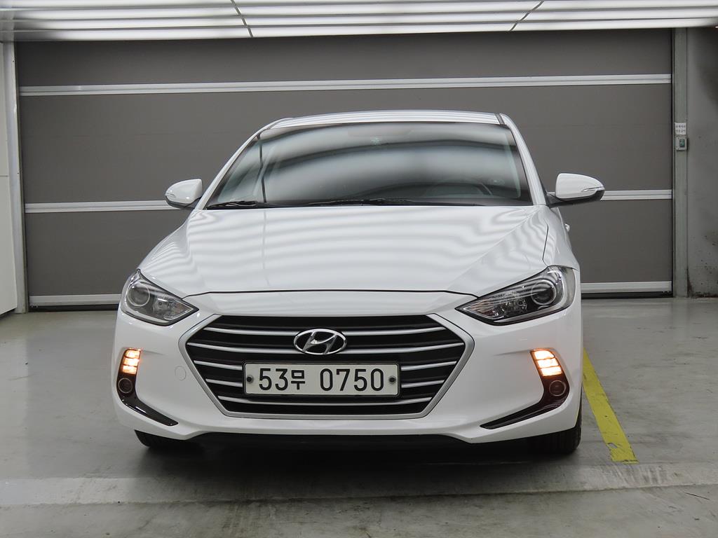 HYUNDAI Avante - Vista 2