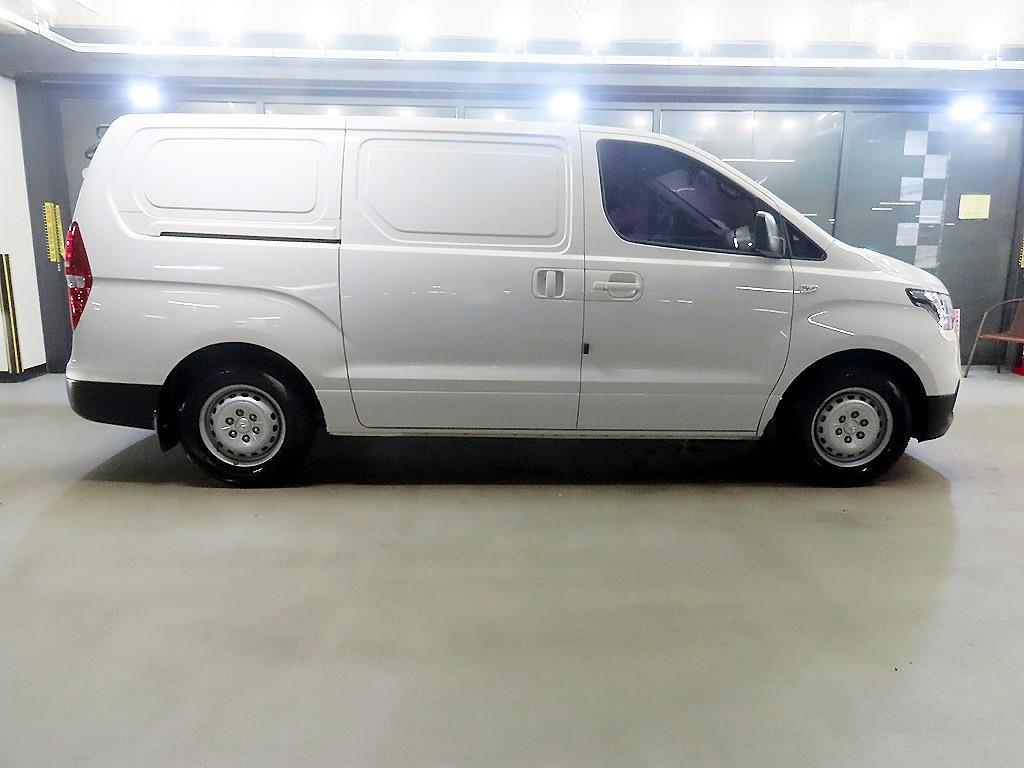 HYUNDAI Starex - Vista 3