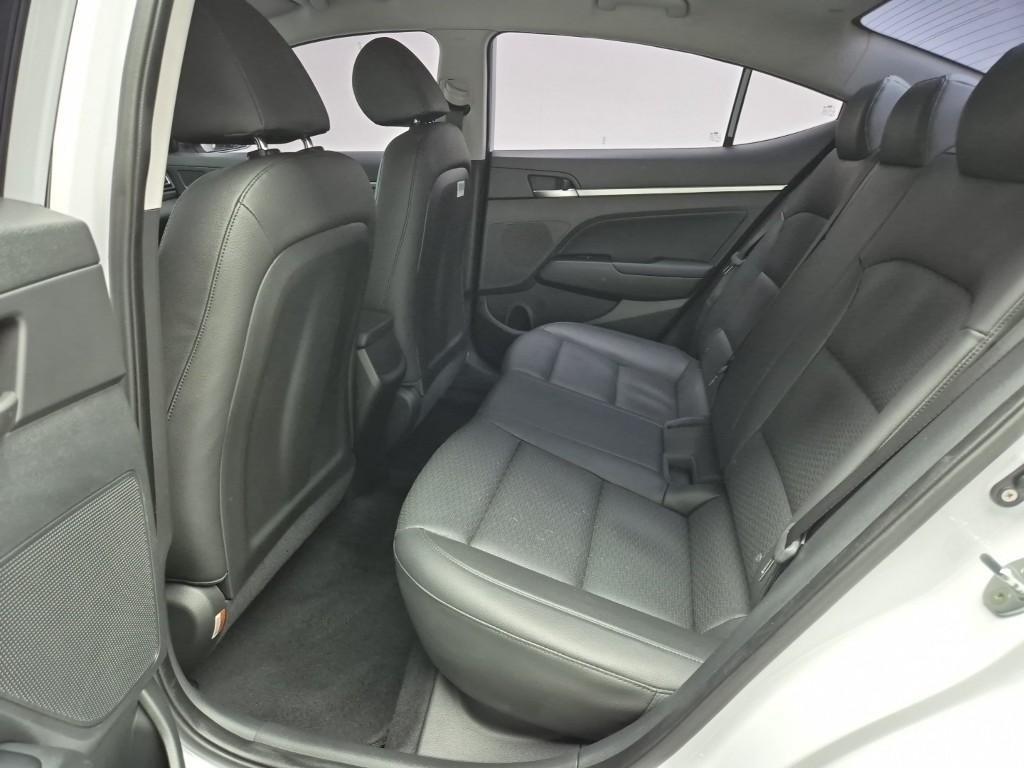 HYUNDAI Avante - Vista 12