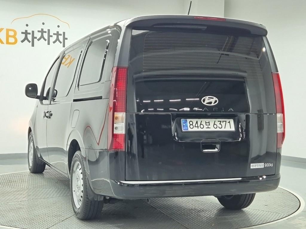 HYUNDAI Staria - Vista 2