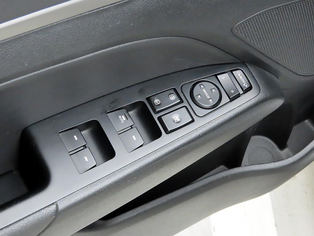 HYUNDAI Avante - Vista 12