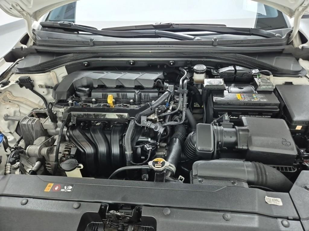 HYUNDAI Avante - Vista 5
