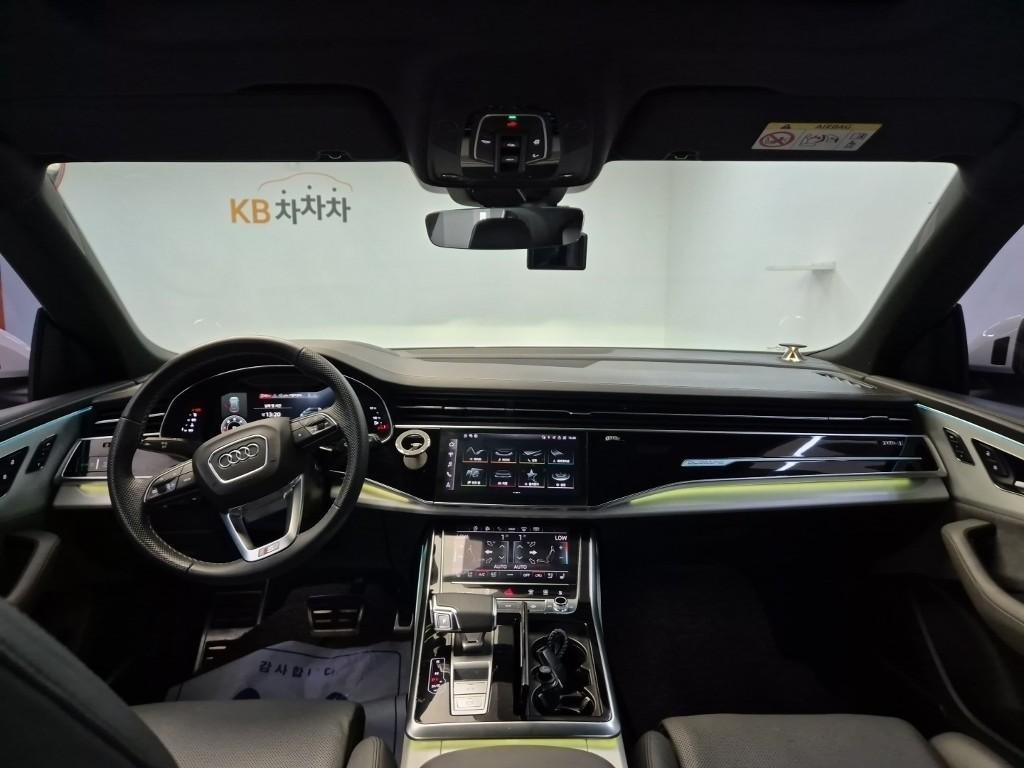 Audi Q8 - Vista 7