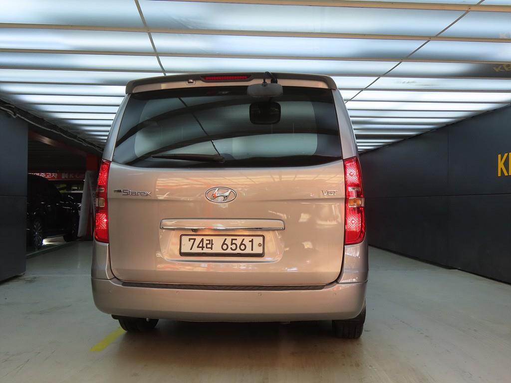 HYUNDAI Starex - Vista 3