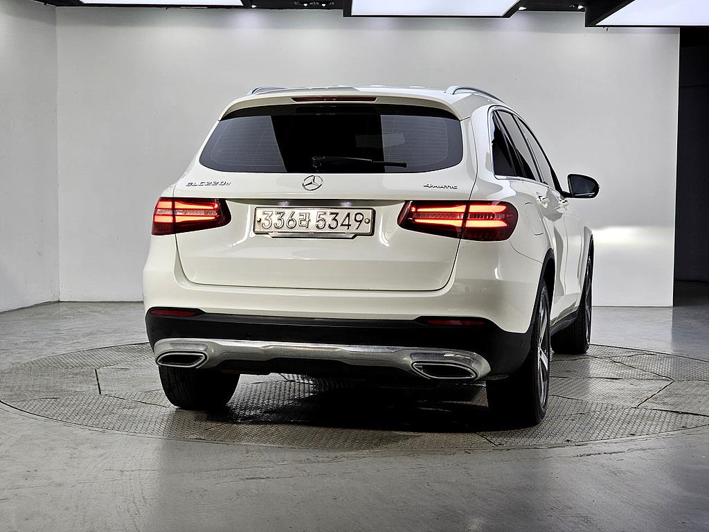Mercedes Benz GLC Class - Vista 3