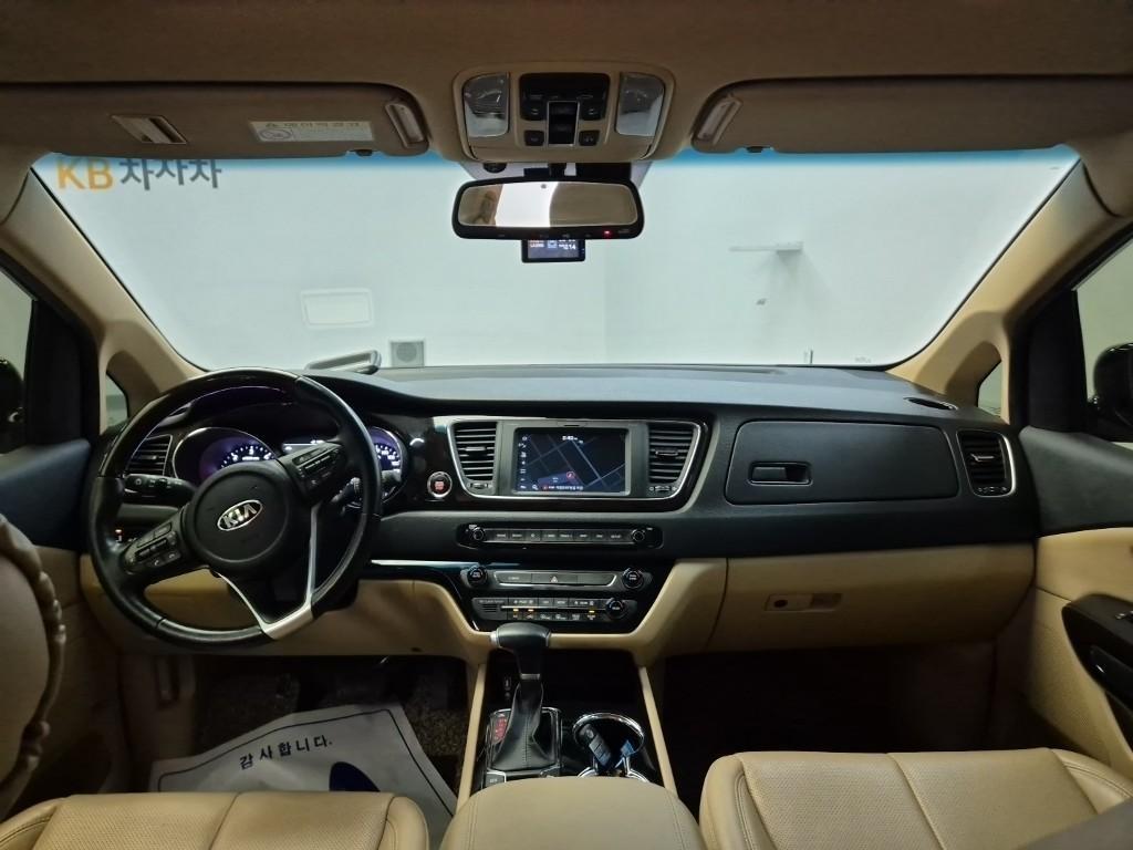 KIA Carnival - Vista 7
