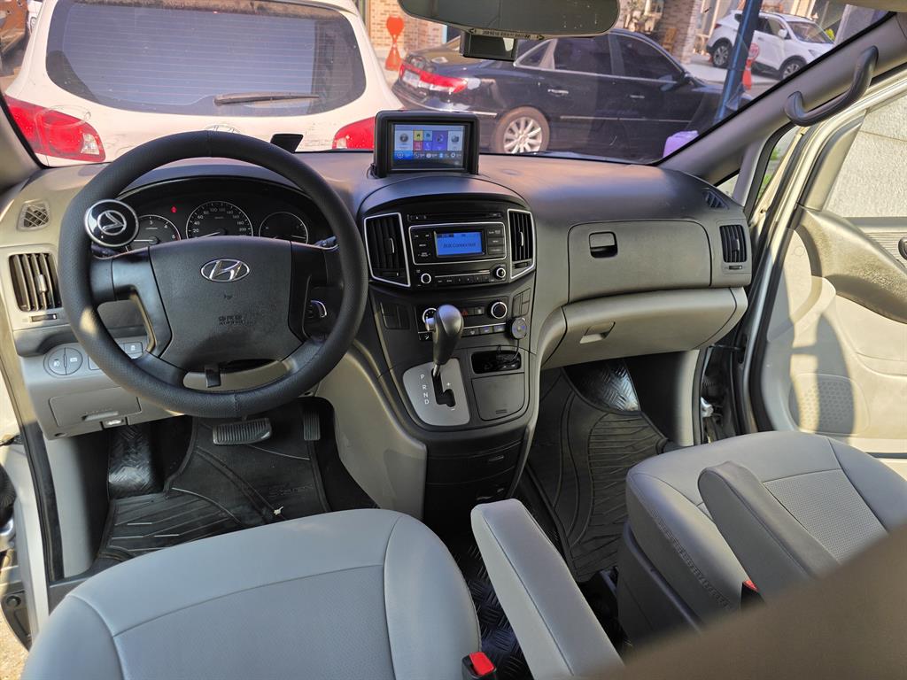 HYUNDAI Starex - Vista 8