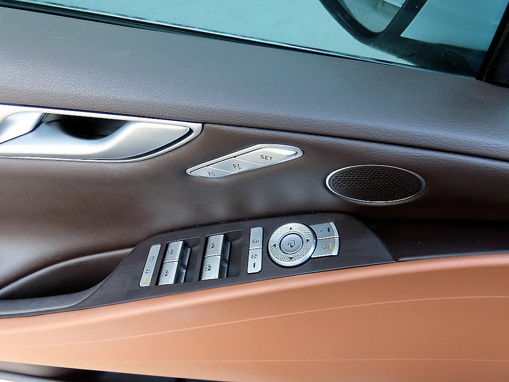 Genesis G80 - Vista 12