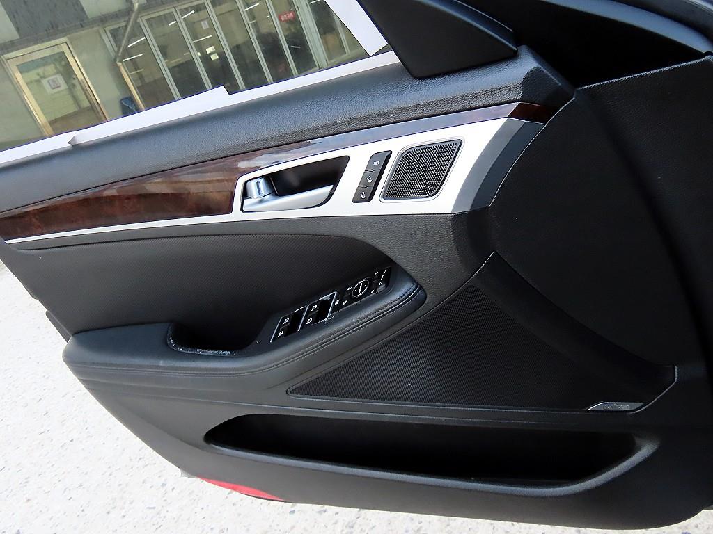 HYUNDAI Genesis - Vista 12