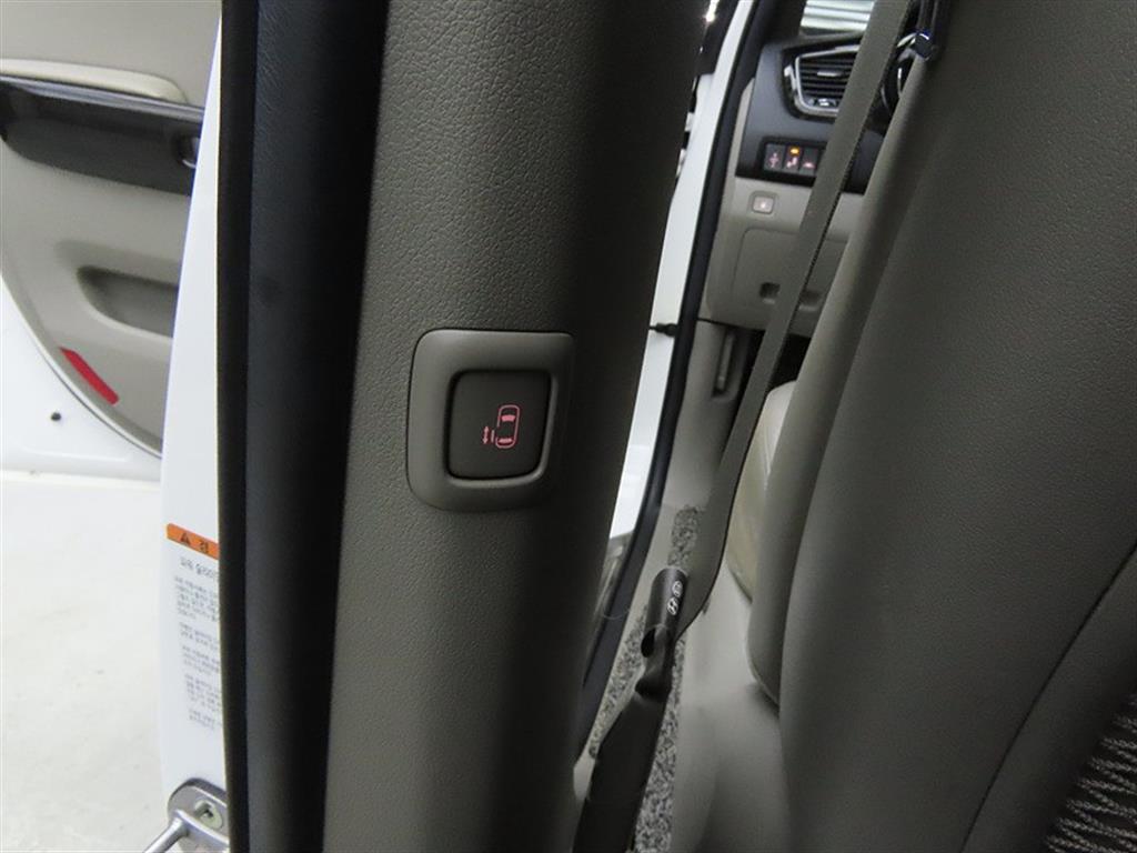 KIA Carnival - Vista 11
