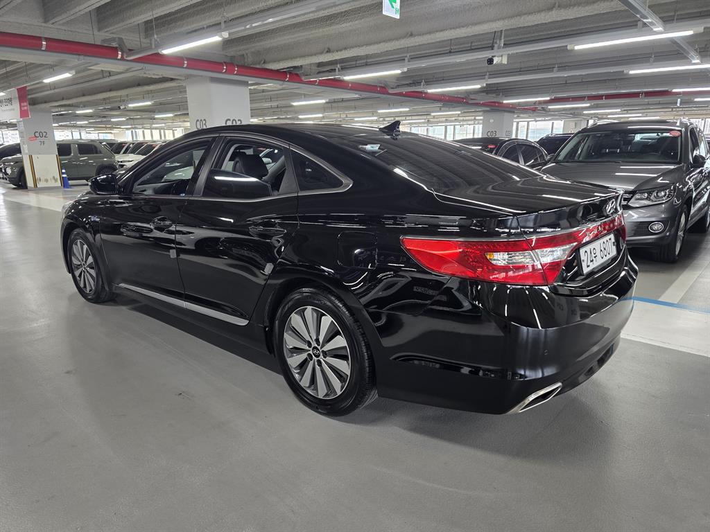 HYUNDAI Grandeur - Vista 5