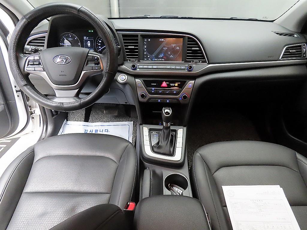 HYUNDAI Avante - Vista 7