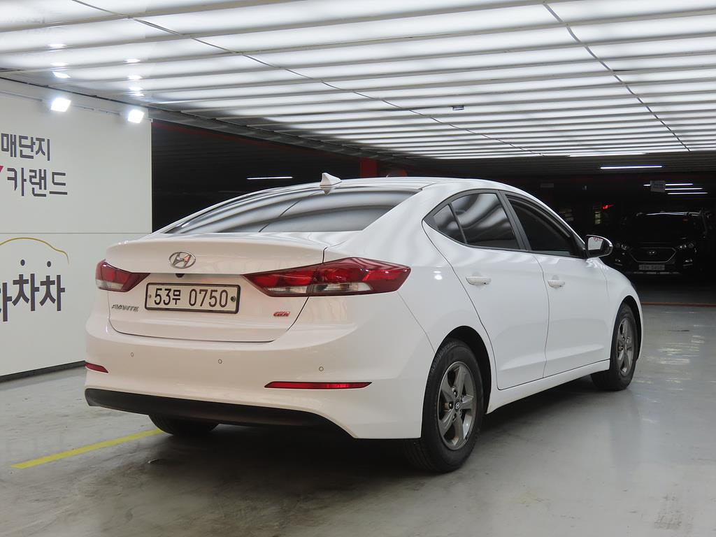 HYUNDAI Avante - Vista 4