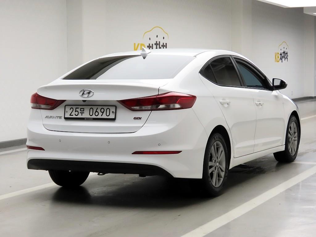 HYUNDAI Avante - Vista 4