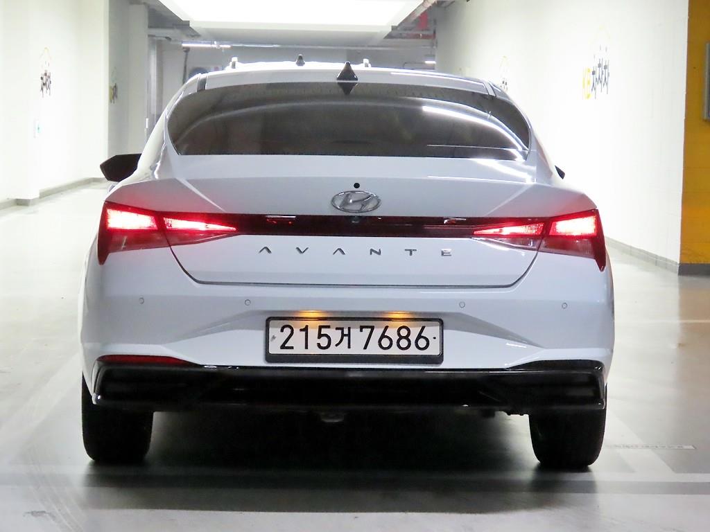 HYUNDAI Avante - Vista 3
