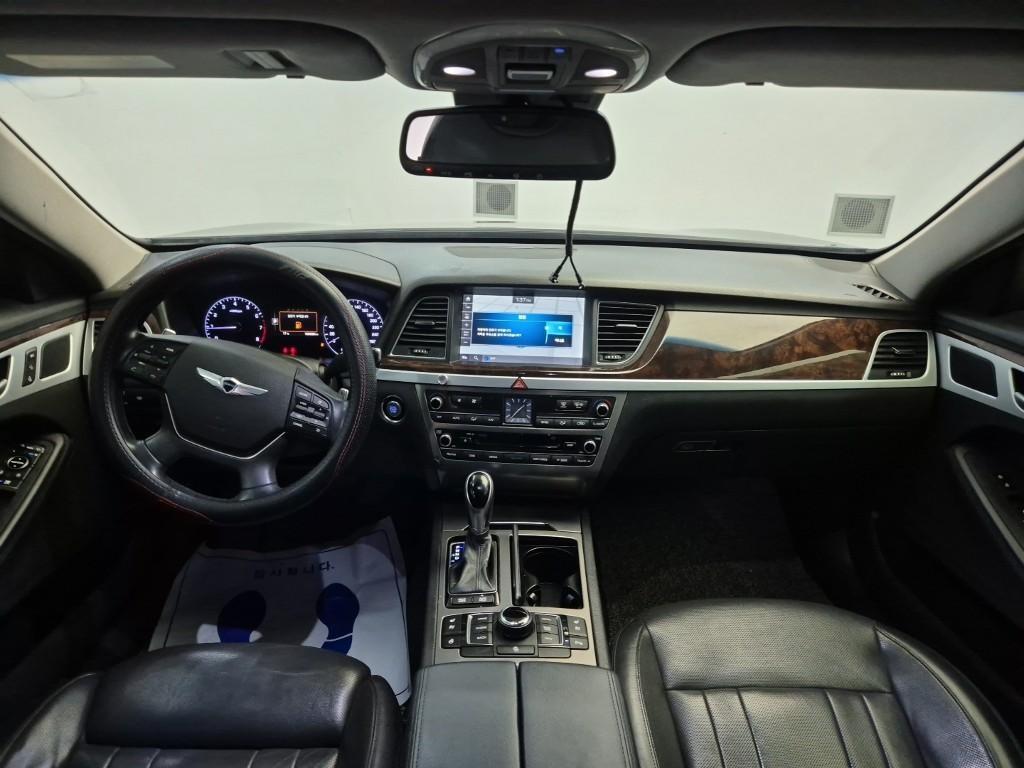 HYUNDAI Genesis - Vista 7