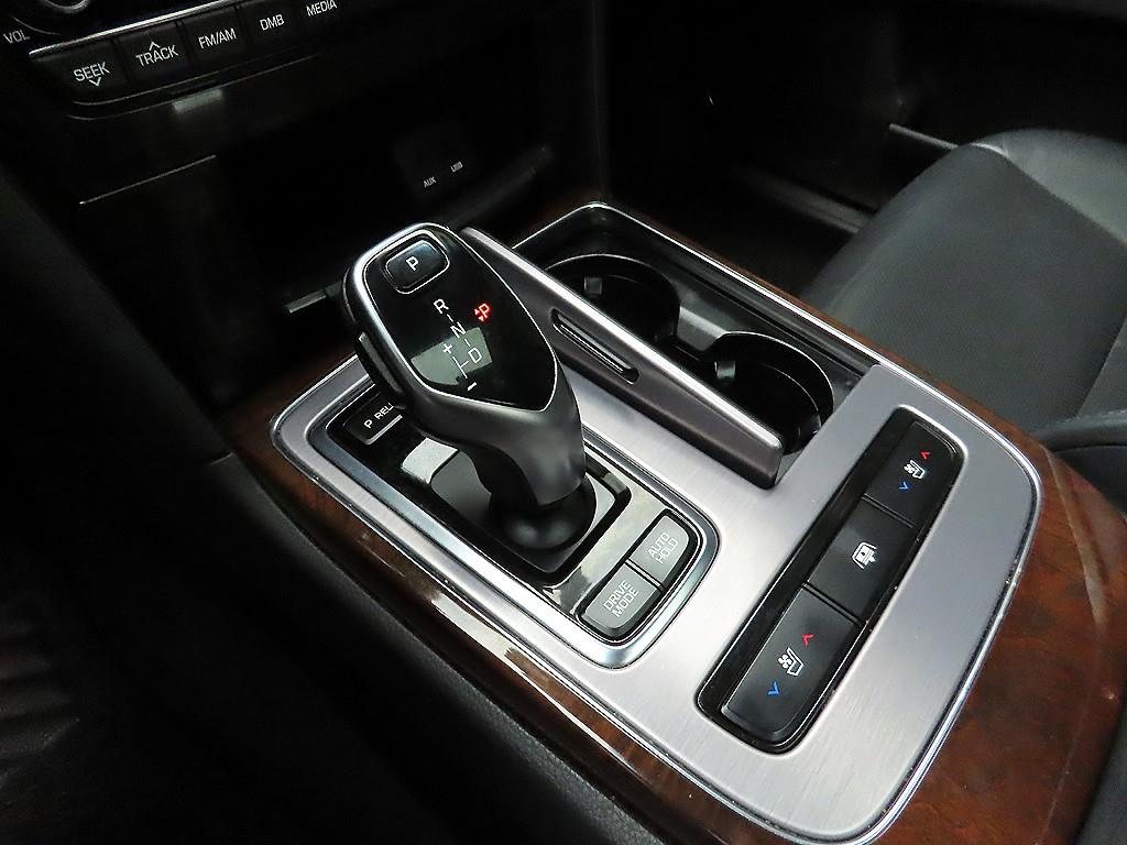 HYUNDAI Equus - Vista 10