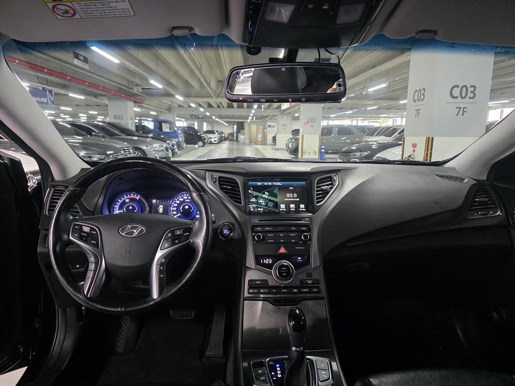 HYUNDAI Grandeur - Vista 8