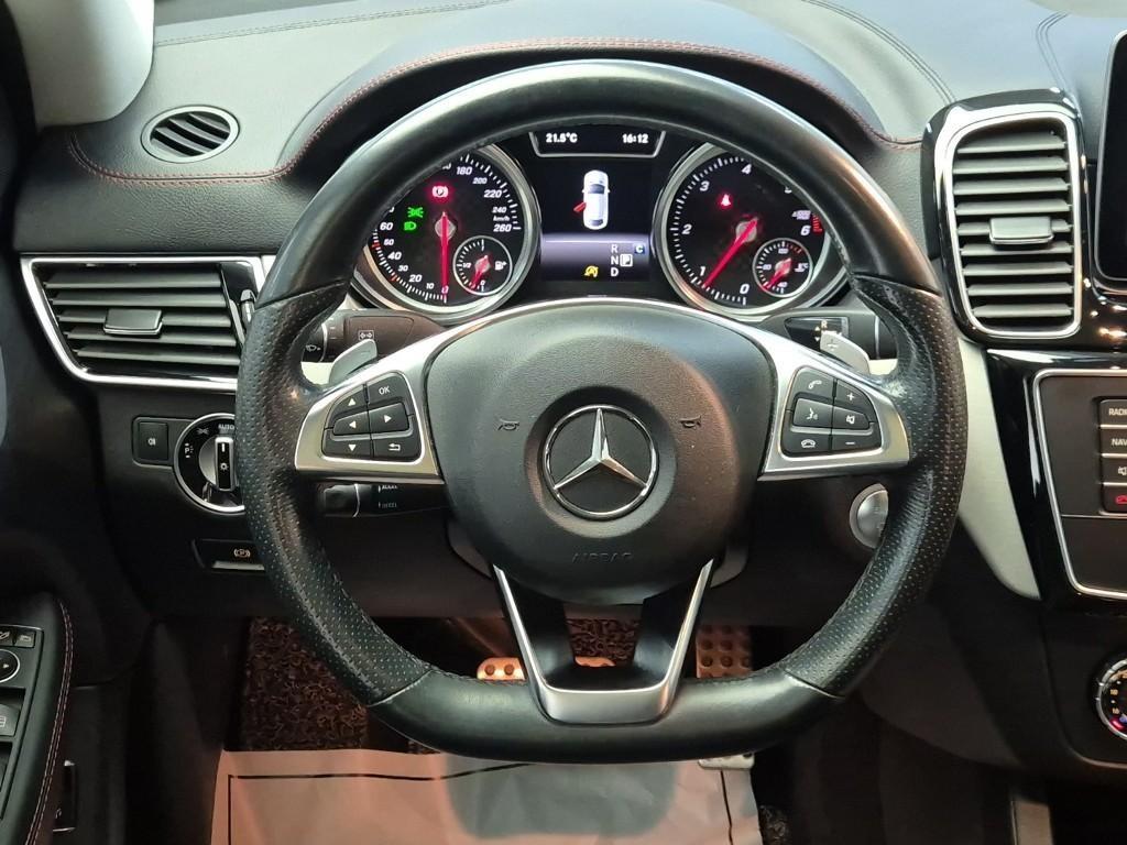 Mercedes Benz GLE Class - Vista 9