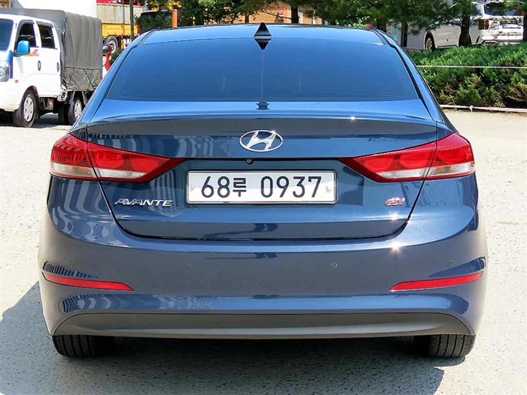 HYUNDAI Avante - Vista 4