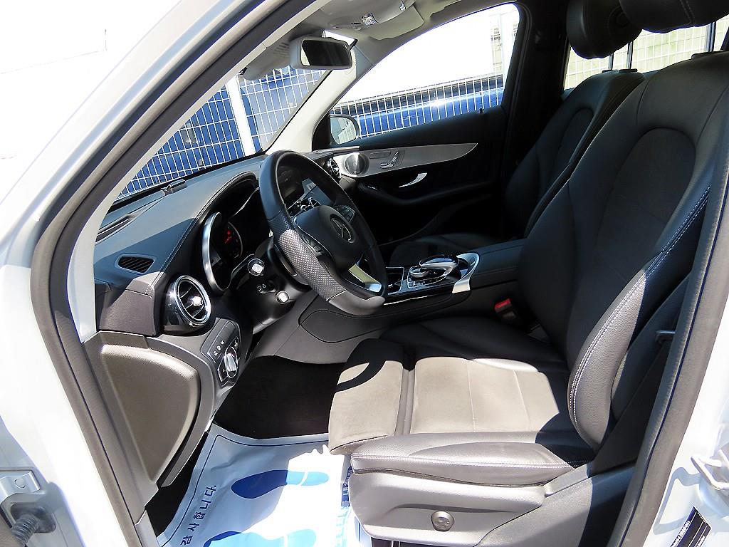Mercedes Benz GLC Class - Vista 5