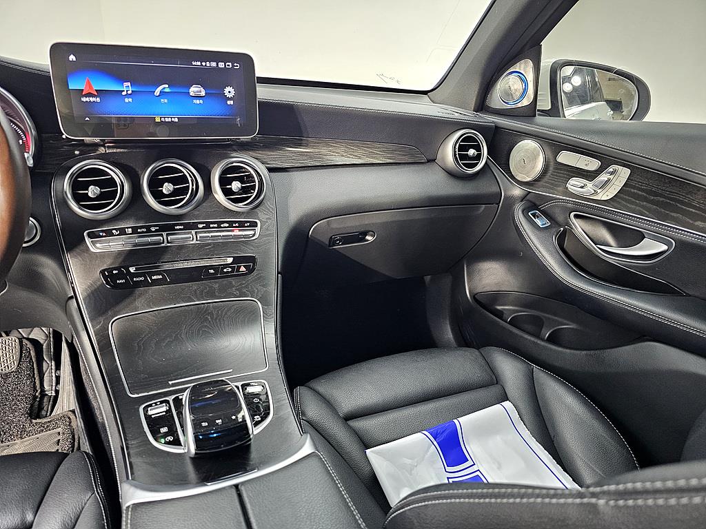 Mercedes Benz GLC Class - Vista 10